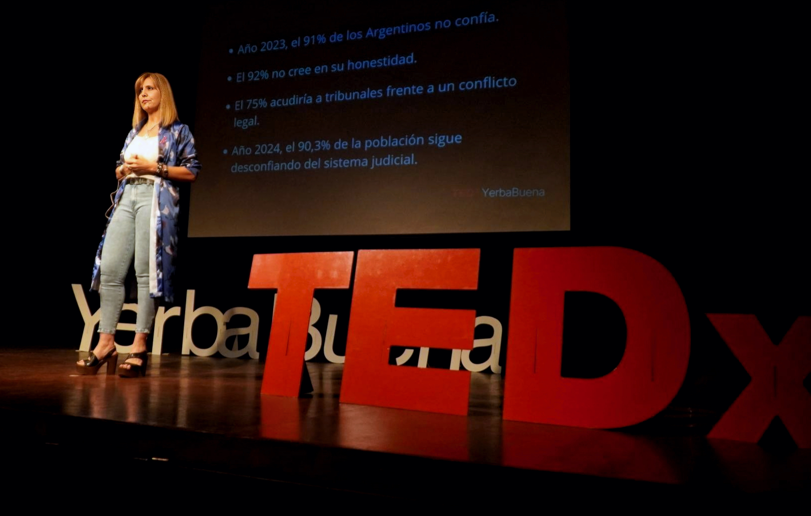 Mariana Rey Galindo en conferencia TED